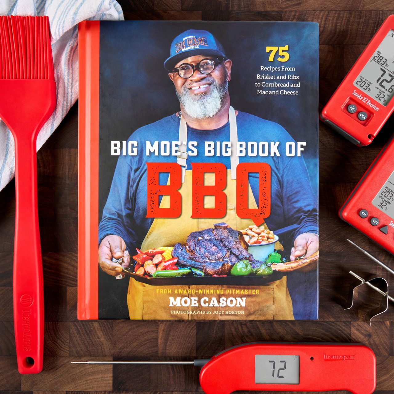 Big Moe's Big Book of BBQ, 75 Recipes From Brisket and Ribs to Cornbread and Mac and Cheese by Moe Cason